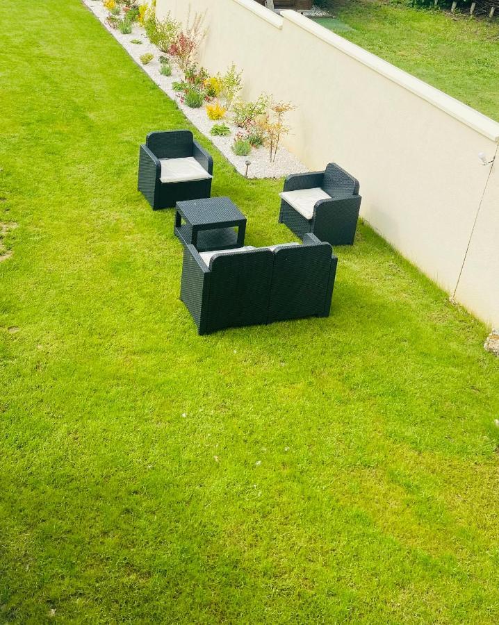 Apartmán Grand T1 Moderne Jardin Pres De Cdg Le Thillay Exteriér fotografie