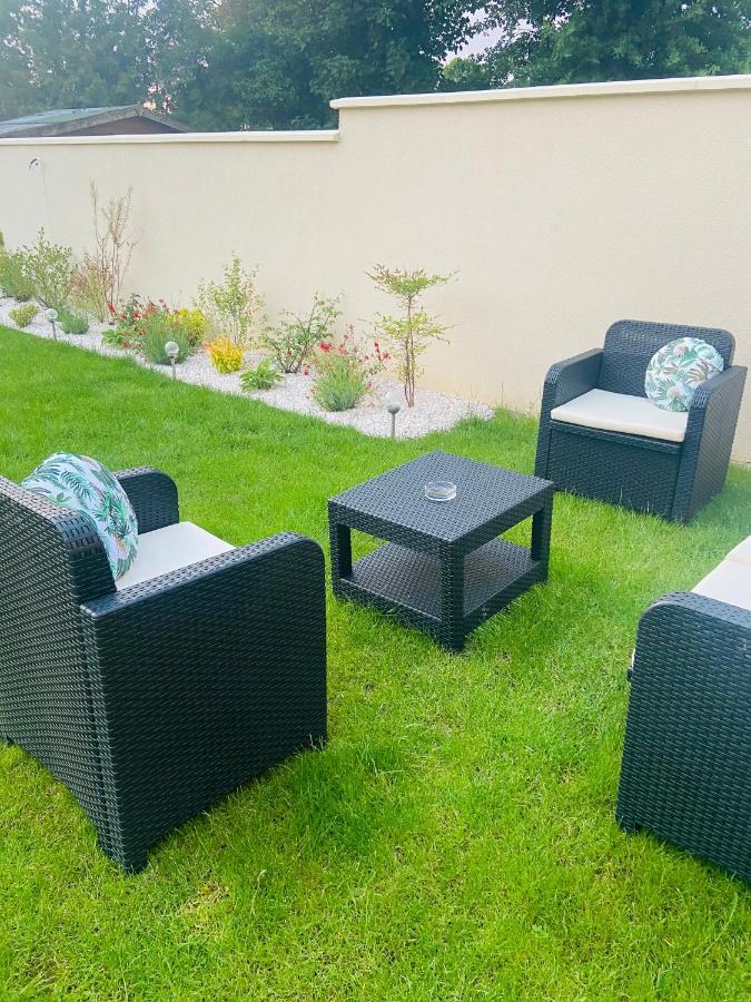 Apartmán Grand T1 Moderne Jardin Pres De Cdg Le Thillay Exteriér fotografie